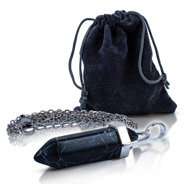 Pingente com turquesa preta em saquinho + corrente