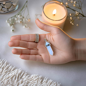 Pingente com opalite em saquinho + corrente