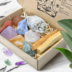 Conjunto de pedras naturais, cristais e incenso - esoterismo, yoga, meditação