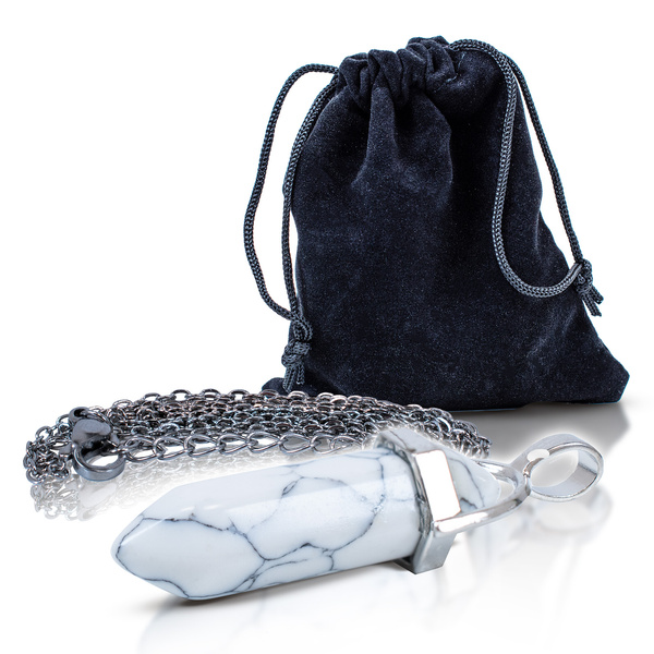 Pingente com turquesa branca em saquinho + corrente