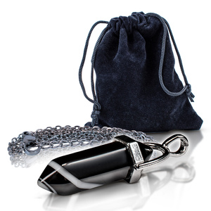 Pingente com ágata preta em saquinho + corrente