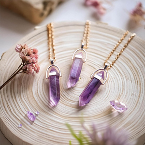 Pingente com ametista em saquinho + corrente